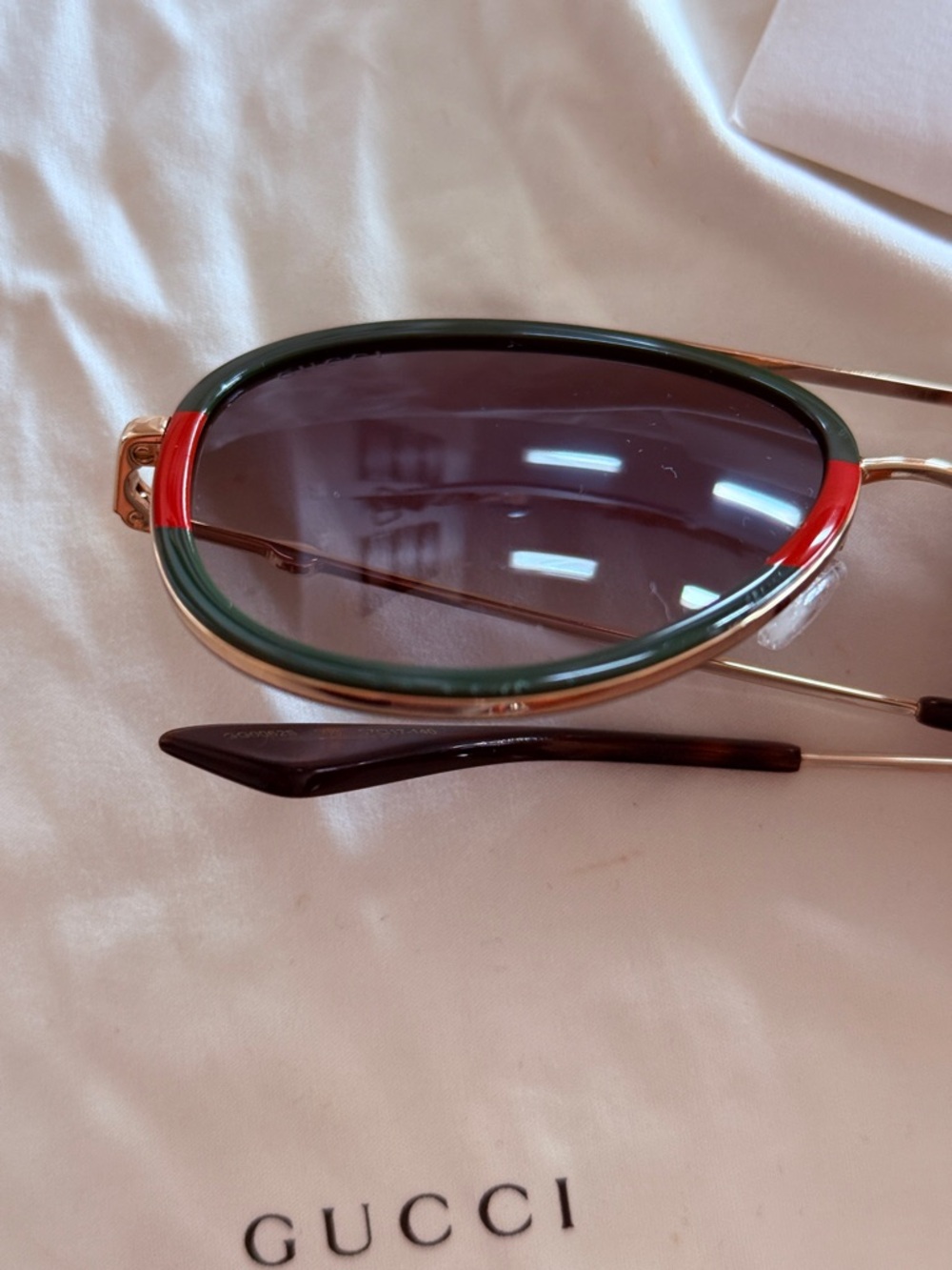 GUCCI Green / Red Trim Aviator Sunglasses - Picture 4 of 4